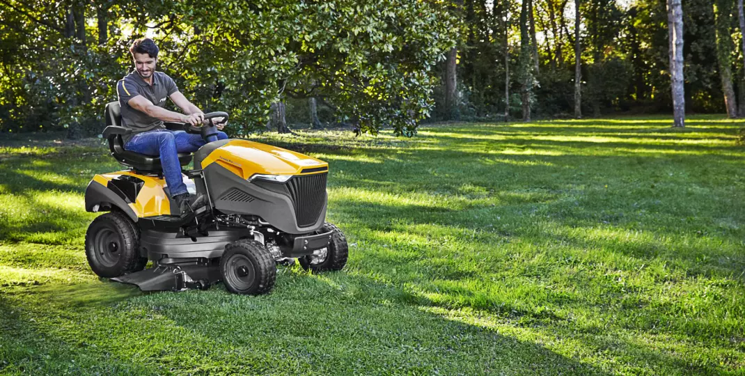 Niezawodność i oryginalny design: traktor ogrodowy Stiga Tornado Pro 9118 XWS z nagrodą Red Dot 2017!